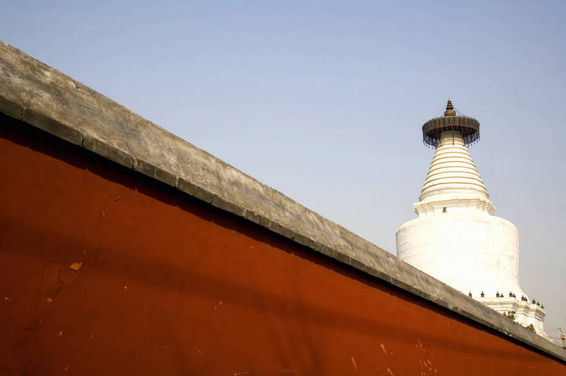 横图,彩色,室外,白天,旅游,城市,建筑,北京,中国,亚洲,墙,亭子,首都,白塔,建筑物,红色,白色,凉亭,摄影,中国文化,东亚,首府,中华人民共和国,彩图,旅行,传统文化,红,bj174