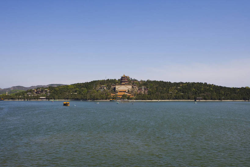 公园,颐和园,寺庙,宫殿,横图,彩色,室外,白天,旅游,湖,建筑,船,雕塑,北京,中国,亚洲,清澈,神话,龙,雕刻,雕像,塑像,亭子,文化遗产,小船,首都,历史,建筑物,树,古代,天空,休闲,摄影,活动,严肃,明亮,权威,权利,文明,中国文化,东亚,海淀区,万寿山,昆明湖,首府,中华人民共和国,北京市,京,北平,华北地区,权力,威严,权势,皇家园林,古远,空闲,明澈,清彻,清亮,清漪园,势力,尊严,彩图,旅行,庙,寺,传统文化,艇,bj174