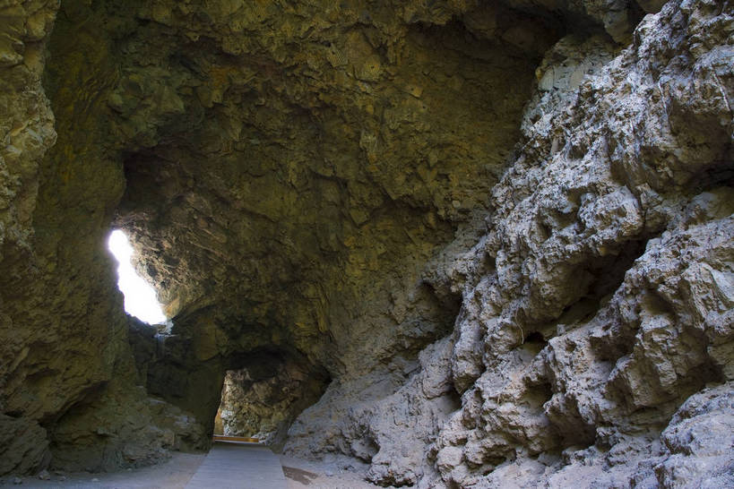 家,横图,彩色,旅游,北京,中国,亚洲,遗迹,房屋,屋子,山洞,首都,古迹,历史,楼房,遗址,住宅,古代,竖,摄影,文明,中国文化,东亚,首府,中华人民共和国,古远,彩图,旅行,房子,传统文化,周口店,bj174