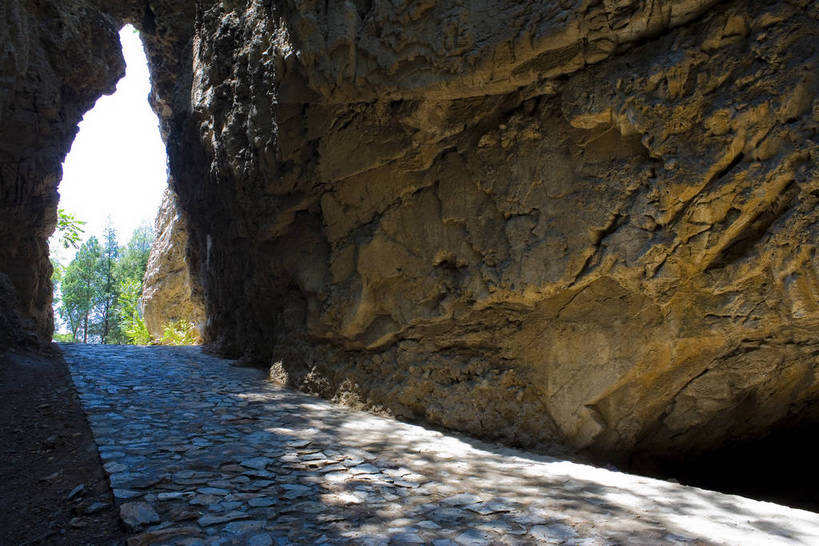 家,横图,彩色,旅游,北京,中国,亚洲,遗迹,房屋,屋子,山洞,首都,古迹,历史,楼房,遗址,住宅,古代,竖,摄影,文明,中国文化,东亚,首府,中华人民共和国,古远,彩图,旅行,房子,传统文化,周口店,bj174