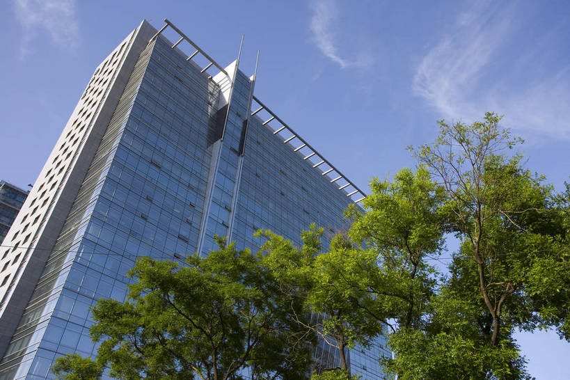 横图,彩色,室外,白天,仰视,旅游,度假,美景,城市风光,城市,建筑,路,北京,中国,亚洲,景观,车流,首都,娱乐,现代,建筑物,树,天空,享受,休闲,景色,放松,摄影,中国文化,玻璃幕墙,东亚,发展,首府,中华人民共和国,发达,彩图,旅行,高楼,传统文化,bj174