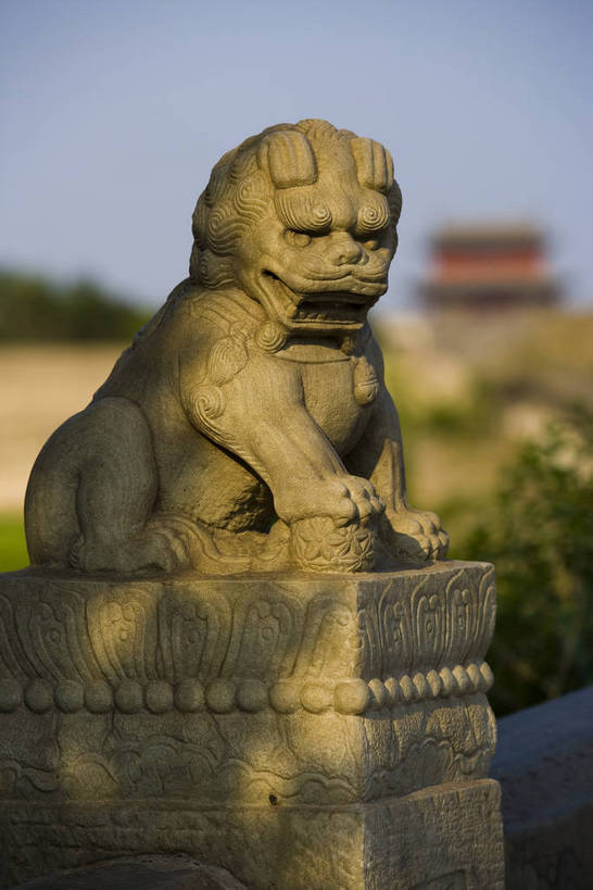 竖图,彩色,特写,旅游,度假,名胜古迹,标志建筑,地标,建筑,哺乳动物,野生动物,狮子,工艺美术品,雕塑,北京,中国,亚洲,局部,清澈,遗迹,艺术,装饰,雕刻,雕像,浮雕,墙,文化遗产,桥,艺术品,首都,古迹,历史,文物,娱乐,建设,城墙,古建筑,石雕,建筑物,墙壁,墙面,古代,蓝色,天空,动物,工艺品,石狮,享受,休闲,旅游胜地,放松,竖,摄影,纪念,工艺,坚硬,明亮,美术,蓝,中国文化,狮,主题,防御,凶猛,陈列,古文明,东亚,首府,中华人民共和国,北京市,京,北平,华北地区,功能,美学,丰台区,古远,明澈,清彻,清亮,坚固,残暴,凶残,石,彩图,旅行,宛平,宛平城,传统文化,bj174