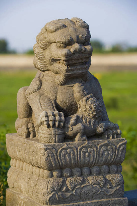 竖图,彩色,特写,旅游,度假,名胜古迹,标志建筑,地标,建筑,哺乳动物,野生动物,狮子,工艺美术品,雕塑,北京,中国,亚洲,局部,清澈,遗迹,艺术,装饰,雕刻,雕像,浮雕,墙,文化遗产,艺术品,首都,古迹,历史,文物,娱乐,建设,城墙,古建筑,石雕,建筑物,墙壁,墙面,古代,蓝色,天空,动物,工艺品,享受,休闲,旅游胜地,放松,竖,摄影,纪念,工艺,坚硬,明亮,美术,蓝,中国文化,狮,主题,防御,凶猛,陈列,古文明,东亚,首府,中华人民共和国,北京市,京,北平,华北地区,功能,美学,丰台区,古远,明澈,清彻,清亮,坚固,残暴,凶残,石,彩图,旅行,宛平,宛平城,传统文化,bj174