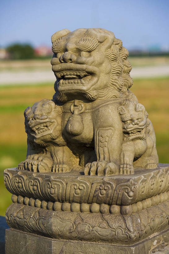 竖图,彩色,特写,旅游,度假,名胜古迹,标志建筑,地标,建筑,哺乳动物,野生动物,狮子,工艺美术品,雕塑,北京,中国,亚洲,局部,清澈,遗迹,艺术,装饰,雕刻,雕像,浮雕,墙,文化遗产,艺术品,首都,古迹,历史,文物,娱乐,建设,城墙,古建筑,石雕,建筑物,墙壁,墙面,古代,蓝色,天空,动物,工艺品,享受,休闲,旅游胜地,放松,竖,摄影,纪念,工艺,坚硬,明亮,美术,蓝,中国文化,狮,主题,防御,凶猛,陈列,古文明,东亚,首府,中华人民共和国,北京市,京,北平,华北地区,功能,美学,丰台区,古远,明澈,清彻,清亮,坚固,残暴,凶残,石,彩图,旅行,宛平,宛平城,传统文化,bj174