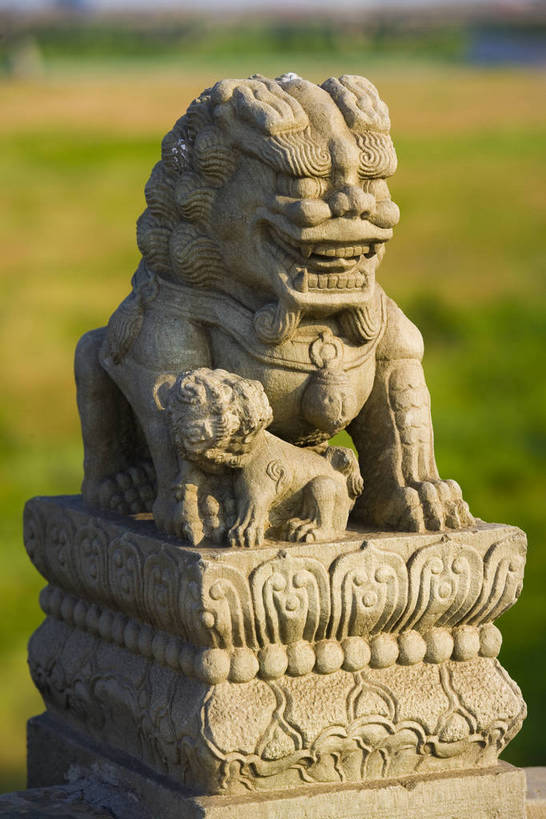 竖图,彩色,特写,旅游,度假,名胜古迹,标志建筑,地标,建筑,哺乳动物,野生动物,狮子,工艺美术品,雕塑,北京,中国,亚洲,局部,清澈,遗迹,艺术,装饰,雕刻,雕像,浮雕,墙,文化遗产,艺术品,首都,古迹,历史,文物,娱乐,建设,城墙,古建筑,石雕,建筑物,墙壁,墙面,古代,蓝色,天空,动物,工艺品,享受,休闲,旅游胜地,放松,竖,摄影,纪念,工艺,坚硬,明亮,美术,蓝,中国文化,狮,主题,防御,凶猛,陈列,古文明,东亚,首府,中华人民共和国,北京市,京,北平,华北地区,功能,美学,丰台区,古远,明澈,清彻,清亮,坚固,残暴,凶残,石,彩图,旅行,宛平,宛平城,传统文化,bj174