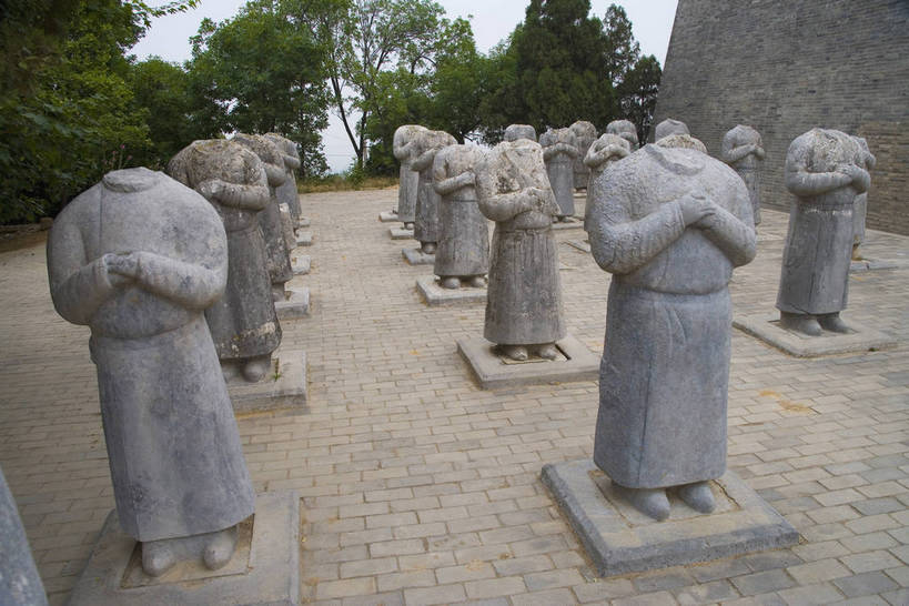 横图,彩色,室外,特写,白天,旅游,石头,道路,建筑,路,雕塑,兵马俑,西安,中国,亚洲,局部,艺术,装饰,雕刻,雕像,浮雕,石子,塑像,图案,图形,泥土,文化遗产,纪念碑,艺术品,历史,建筑物,古代,工艺品,墓地,摄影,纪念,美术,固定,陵墓,中国文化,主题,陈列,东亚,结实,陕西,陕西省,秦始皇陵,西安市,临潼,骊山,中华人民共和国,省会,功能,美学,安稳,牢固,可靠,西北地区,陕,古远,古代文明,巩固,坚固,牢靠,石,石块,彩图,旅行,临潼区,传统文化,秦陵,bj174