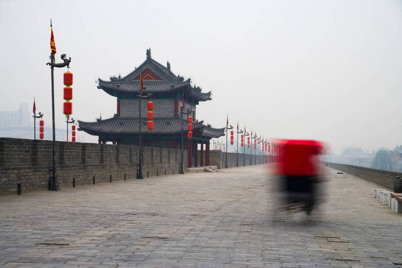 横图,彩色,室外,白天,旅游,安全,城市,建筑,西安,中国,亚洲,风俗,破旧,陈旧,民俗,墙,文化遗产,黄包车,防护,历史,城墙,建筑物,古代,人力车,摄影,城,固定,残破,中国文化,东亚,结实,陕西,中华人民共和国,安稳,牢固,可靠,古远,古代文明,巩固,坚固,牢靠,彩图,旅行,传统文化,bj174
