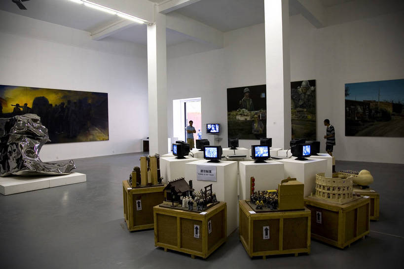 博物馆,家,横图,彩色,白天,旅游,时尚,水,桌子,城市,地标,建筑,油画,北京,中国,亚洲,破旧,艺术,陈旧,标志,雕像,符号,塑像,房屋,屋子,艺术品,首都,流行,漂亮,标识,楼房,石雕,展品,建筑物,住宅,展示,潮流,摄影,展览,美术,时髦,残破,美术馆,中国文化,美术品,画廊,陈列,东亚,发展,首府,中华人民共和国,时兴,发达,版画,设计,彩图,旅行,房子,798艺术区,传统文化,bj174