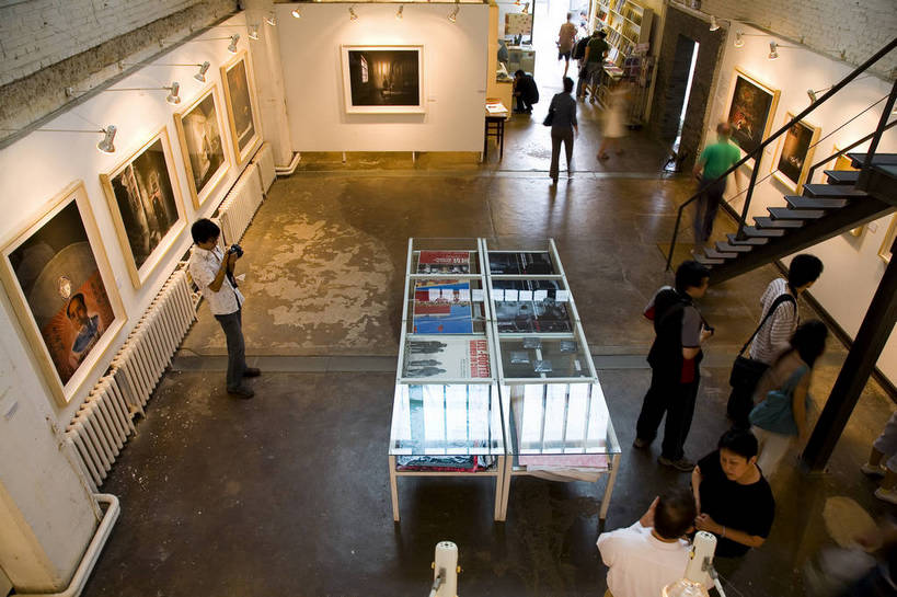 博物馆,家,横图,彩色,白天,旅游,时尚,水,桌子,城市,地标,建筑,油画,北京,中国,亚洲,破旧,艺术,陈旧,标志,雕像,符号,塑像,房屋,屋子,艺术品,首都,流行,漂亮,标识,楼房,石雕,展品,建筑物,住宅,展示,潮流,摄影,展览,美术,时髦,残破,美术馆,中国文化,美术品,画廊,陈列,东亚,发展,首府,中华人民共和国,时兴,发达,版画,设计,彩图,旅行,房子,798艺术区,传统文化,bj174