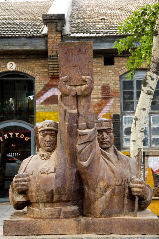 博物馆,家,竖图,彩色,白天,旅游,时尚,水,桌子,城市,地标,建筑,油画,北京,中国,亚洲,破旧,艺术,陈旧,标志,雕像,符号,塑像,房屋,屋子,艺术品,首都,流行,漂亮,标识,楼房,石雕,展品,建筑物,住宅,展示,潮流,竖,摄影,展览,美术,时髦,残破,美术馆,中国文化,美术品,画廊,陈列,东亚,发展,首府,中华人民共和国,时兴,发达,版画,设计,彩图,旅行,房子,798艺术区,传统文化,bj174