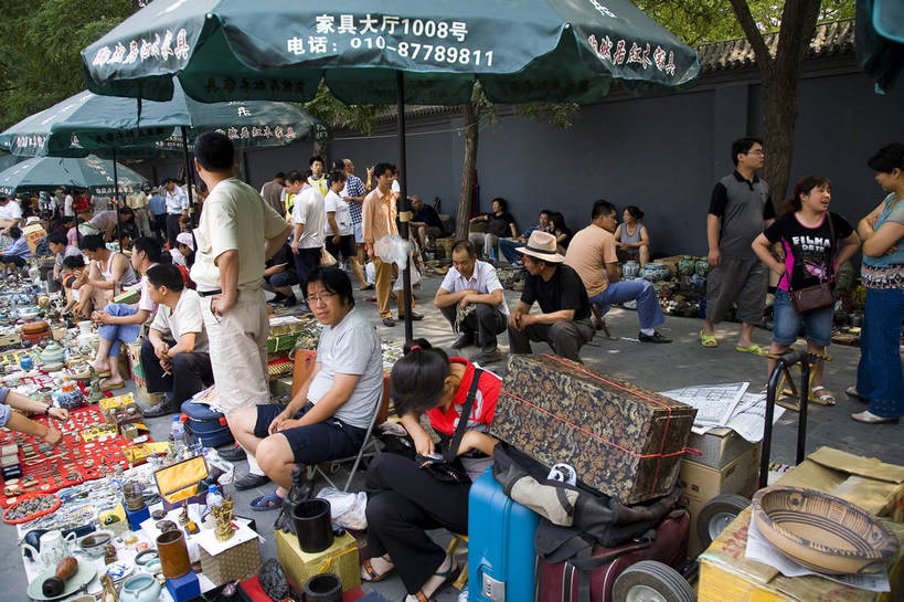 横图,彩色,购物,消费,北京,中国,亚洲,许多,陶瓷,陶瓷制品,集市,市场,首都,很多,古玩市场,陶器,零售,金融,摄影,古董,挑选,古物,中国文化,选择,选购,贸易,古玩,东亚,中华人民共和国,北京市,京,北平,华北地区,朝阳区,血拼,变化,差别,跳蚤市场,彩图,北京潘家园旧货市场,潘家园街道,潘家园旧货市场,传统文化,bj174
