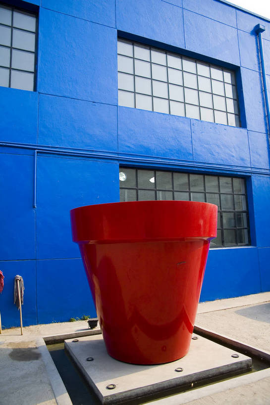 竖图,彩色,室外,白天,度假,美景,城市风光,城市,道路,建筑,街道,路,公路,北京,中国,亚洲,艺术,景观,交通,首都,文化,娱乐,建筑物,享受,休闲,景色,放松,竖,摄影,美术,中国文化,东亚,中华人民共和国,北京市,京,北平,华北地区,朝阳区,设计,马路,彩图,传统文化,酒厂国际艺术园,bj174