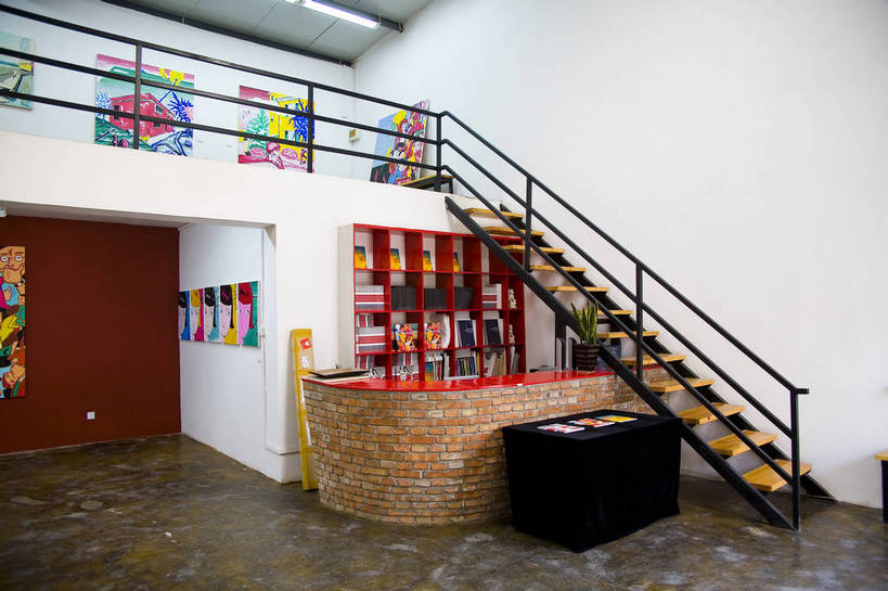 横图,彩色,室内,白天,度假,美景,城市风光,城市,建筑,油画,北京,中国,亚洲,艺术,景观,首都,文化,娱乐,建筑物,享受,休闲,景色,放松,摄影,美术,中国文化,东亚,中华人民共和国,北京市,京,北平,华北地区,朝阳区,设计,彩图,传统文化,酒厂国际艺术园,bj174