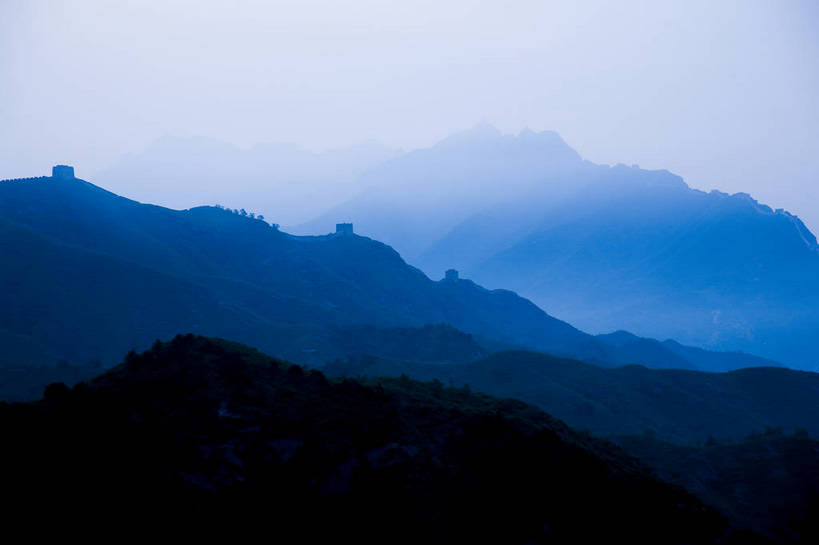横图,彩色,室外,旅游,度假,名胜古迹,山,楼梯,标志建筑,地标,建筑,北京,长城,中国,亚洲,朦胧,遗迹,壮观,阶梯,文化遗产,首都,古迹,文物,娱乐,建设,古建筑,建筑物,台阶,树,享受,休闲,旅游胜地,夜色,放松,摄影,古代建筑,轮廓,雄伟,中国文化,古文明,东亚,中华人民共和国,奇迹,伟大,遥远,金山岭长城,金山岭,彩图,旅行,传统文化,bj174