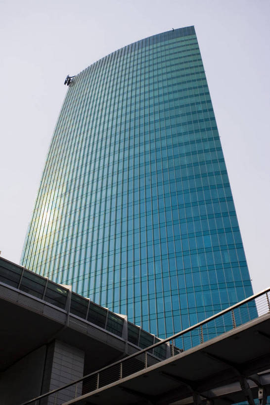 竖图,彩色,室外,白天,仰视,旅游,建筑,北京,中国,亚洲,清澈,首都,建筑物,蓝色,天空,竖,摄影,明亮,蓝,中国文化,东亚,中华人民共和国,明澈,清彻,清亮,彩图,旅行,高楼,传统文化,bj174