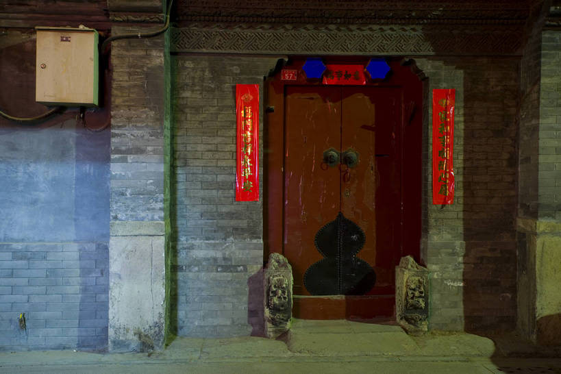 横图,彩色,室外,旅游,道路,胡同,建筑,街道,路,夜景,公路,北京,中国,亚洲,风俗,民俗,小巷,灯光,交通,首都,传统,建筑物,灯,闪耀,精神,摄影,中国文化,东亚,中华人民共和国,制度,夜,马路,彩图,旅行,老城区,居住区,传统文化,bj174