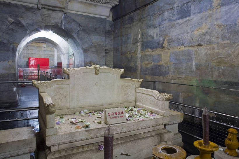 横图,室内,白天,旅游,度假,名胜古迹,地下室,标志建筑,地标,建筑,椅子,北京,十三陵,中国,亚洲,遗迹,木椅,地,文化遗产,面,首都,古迹,文物,娱乐,建设,古建筑,享受,休闲,旅游胜地,放松,皇帝,权威,高贵,中国文化,底座,古文明,东亚,中华人民共和国,北京市,京,北平,华北地区,权力,统治,宝座,权势,昌平区,天子,龙椅,九五之尊,圣上,统治者,陛下,官家,势力,明十三陵,君主,天寿山,目的地,昌平,底层,明成祖,永乐大帝,永乐帝,永乐皇帝,朱棣,明陵,bj174