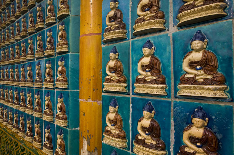 横图,彩色,旅游,建筑,雕塑,北海公园,北京,中国,亚洲,节日,艺术,著名,装饰,雕刻,雕像,佛像,文化,白塔,工艺品,祈祷,健康,许愿,摄影,宗教,佛教,信仰,纪念,祈求,美术,中国文化,主题,陈列,东亚,中华人民共和国,功能,美学,皇家园林,闻名,释教,驰名,有名,平安,彩图,旅行,目的地,bj174