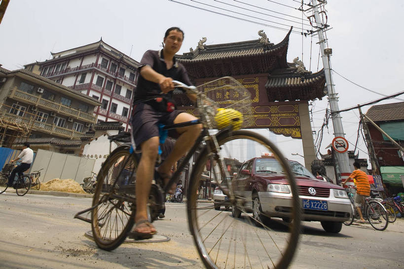 横图,彩色,购物,旅游,度假,名胜古迹,标志建筑,城市,地标,建筑,上海,中国,亚洲,遗迹,民俗,房屋,楼阁,亭子,屋子,建筑群,古典,古迹,文化,文物,娱乐,建设,古建筑,楼房,凉亭,豫园,享受,休闲,旅游胜地,放松,摄影,参观,古文明,东亚,中华人民共和国,民族文化,旅行,目的地,房子,传统文化,架空,bj174