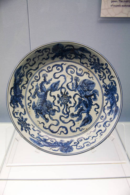 竖图,彩色,室内,上海,中国,亚洲,彩绘,盘,陶瓷,文化遗产,陶瓷制品,古典,历史,文化,文物,古代,工艺品,摄影,上海博物馆,古董,古物,中国文化,古玩,东亚,中华人民共和国,古远,古代文明,传统文化,bj174