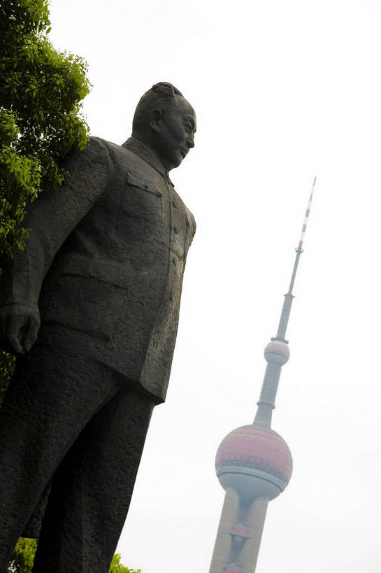公园,竖图,彩色,室外,白天,旅游,度假,名胜古迹,标志建筑,地标,建筑,雕塑,上海,中国,亚洲,遗迹,艺术,装饰,陈毅,雕刻,雕像,交通,古迹,文物,娱乐,建设,东方明珠,古建筑,工艺品,外滩,享受,休闲,旅游胜地,放松,摄影,纪念,美术,主题,电视塔,陈列,古文明,东亚,东方明珠广播电视塔,中华人民共和国,功能,美学,军事家,政治家,诗人,革命家,外交家,旅行,目的地,陈世俊,仲弘,bj174