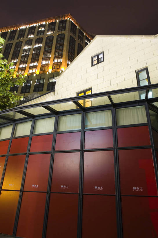 竖图,彩色,室外,购物,建筑,上海,中国,亚洲,灯光,交通,广告,摄影,东亚,中华人民共和国,旅行,目的地,bj174