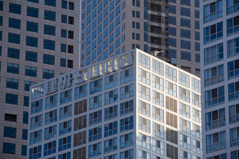 横图,彩色,室外,白天,仰视,旅游,度假,商务,美景,窗户,城市风光,城市,建筑,街道,摩天大楼,汽车,玻璃,北京,中国,亚洲,局部,繁华,景观,娱乐,现代,玻璃窗,享受,休闲,景色,放松,金融,摄影,经济,部分,中国文化,贸易,东亚,中华人民共和国,昌盛,繁荣,彩图,旅行,目的地,商业,高楼,建外SOHO,bj174