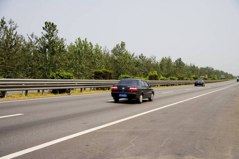 横图,彩色,室外,白天,道路,高速公路,路,公路,汽车,北京,图片,交通,车,树木,交通工具,轿车,摄影,载具,东亚,马路,高等级公路,京石高速公路,bj174