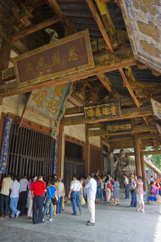 竖图,彩色,旅游,建筑,木雕,雕塑,中国,亚洲,艺术,装饰,彩绘,雕刻,雕像,书法,木,许多人,历史,传统,木刻,殿堂,古代,工艺品,一群人,摄影,祠堂,纪念,园林,美术,主题,陈列,东亚,山西,山西省,中华人民共和国,华北地区,省会,功能,美学,太原,太原市,晋,朝代,古远,金庙,彩图,旅行,目的地,房子,庙,晋祠,晋王祠,唐叔虞祠,北魏,魏朝,圣母殿,bj174