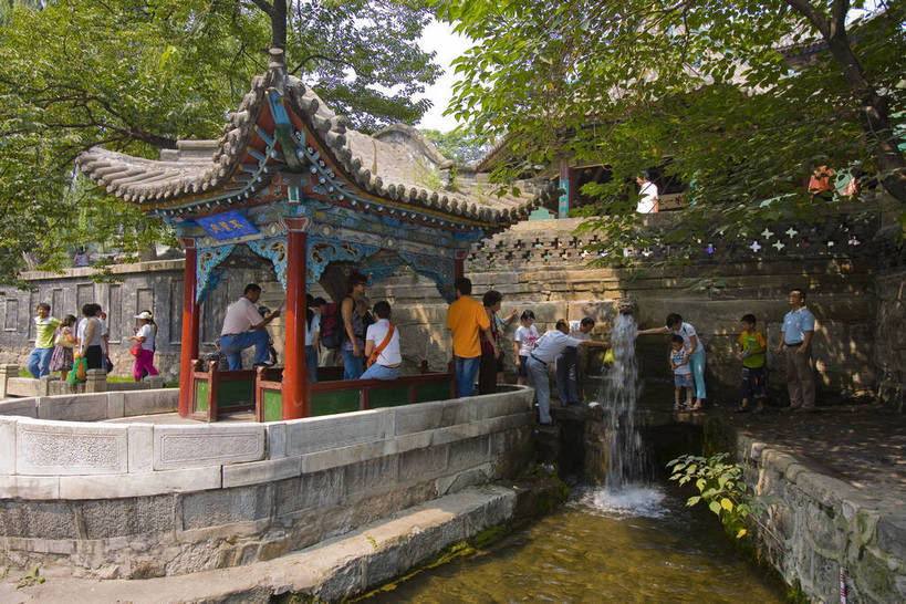 横图,彩色,旅游,建筑,中国,亚洲,彩绘,雕刻,书法,楼阁,池塘,木,许多人,历史,传统,木刻,树木,古代,湖水,一群人,摄影,祠堂,园林,东亚,山西省,砖雕,中华人民共和国,朝代,古远,金庙,彩图,旅行,目的地,房子,庙,亭台,晋祠,北魏,魏朝,bj174