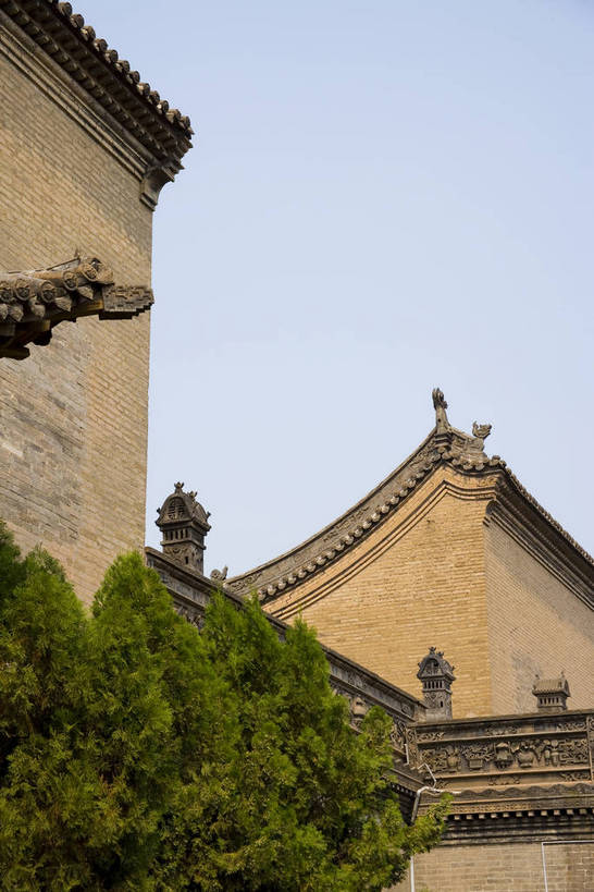 竖图,彩色,室外,白天,旅游,建筑,中国,亚洲,木制,灯笼,雕刻,瓦片,庭院,屋顶,文化遗产,古城,历史,红灯笼,木刻,民居,古代,木制品,摄影,天井,中国文化,东亚,山西,山西省,清朝,砖雕,中华人民共和国,华北地区,晋,晋中,晋中市,古远,古代文明,乔家大院,彩图,旅行,目的地,传统文化,祁县,祁县民俗博物馆,bj174