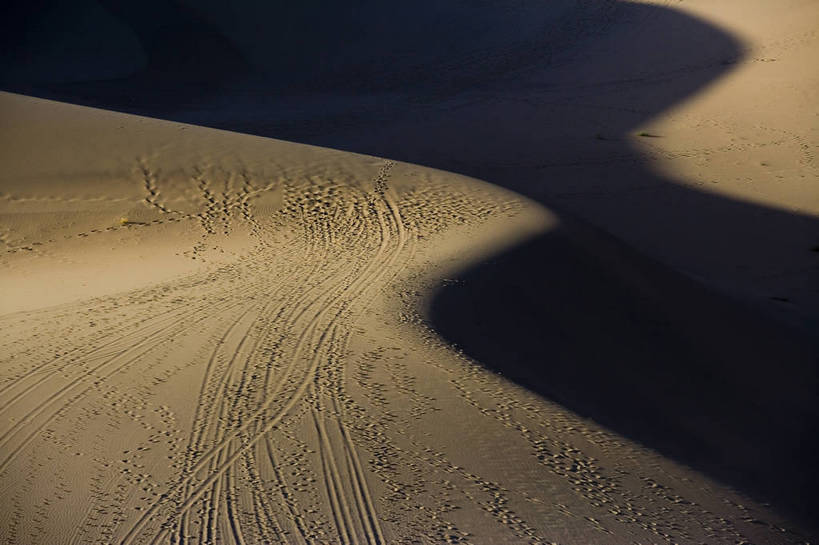 横图,彩色,美景,沙漠,山,敦煌,中国,亚洲,黄沙,沙子,线条,景观,辽阔,沙丘,黄色,自然,广阔,金色,石壁,景色,摄影,地理,环境,山区,中国文化,自然风光,东亚,甘肃,甘肃省,中华人民共和国,西北地区,甘,酒泉,酒泉市,平滑,苍凉,敦煌鸣沙山,大漠,彩图,鸣沙山,bj174