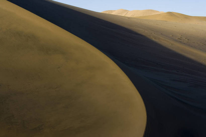 横图,彩色,美景,沙漠,山,敦煌,中国,亚洲,黄沙,沙子,景观,辽阔,沙丘,黄色,自然,广阔,金色,石壁,景色,摄影,地理,环境,山区,中国文化,自然风光,东亚,甘肃,甘肃省,中华人民共和国,西北地区,甘,酒泉,酒泉市,苍凉,敦煌鸣沙山,大漠,彩图,鸣沙山,bj174