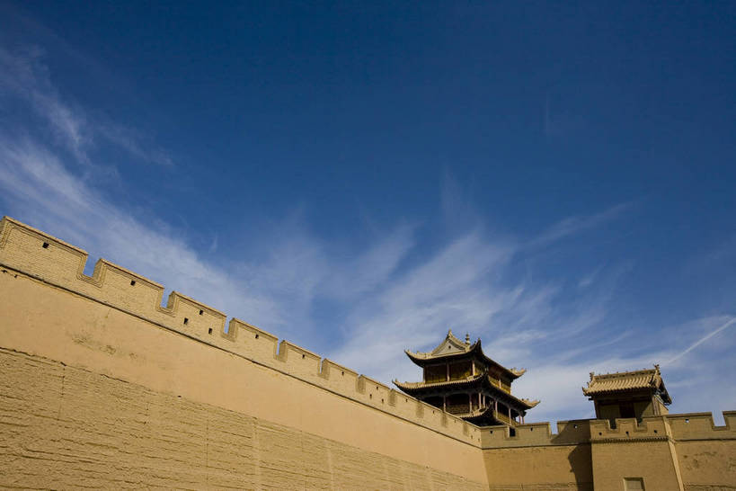 横图,室外,白天,名胜古迹,沙漠,建筑,长城,敦煌,中国,亚洲,一排,清澈,墙,文化遗产,城墙,蓝天,天空,阳光,自然,天,金色,旅游胜地,摄影,城楼,烽火台,东亚,甘肃,甘肃省,嘉峪关,中华人民共和国,西北地区,甘,嘉峪关市,砂石,明澈,清彻,清亮,彩图,bj174