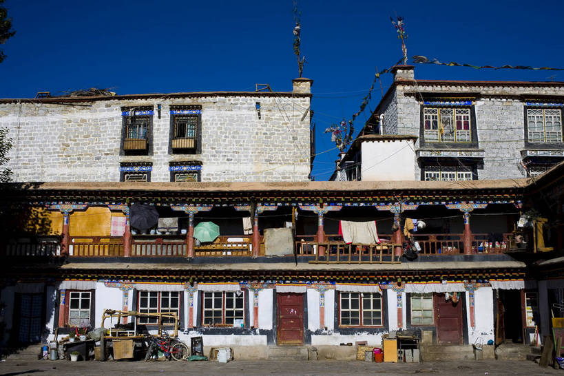 横图,室外,白天,建筑,中国,亚洲,房屋,文化,西藏,民居,少数民族,民族,蓝天,旅游胜地,摄影,宗教,忙碌,东亚,藏传佛教,八角街,中华人民共和国,彩图,中国少数民族,bj174