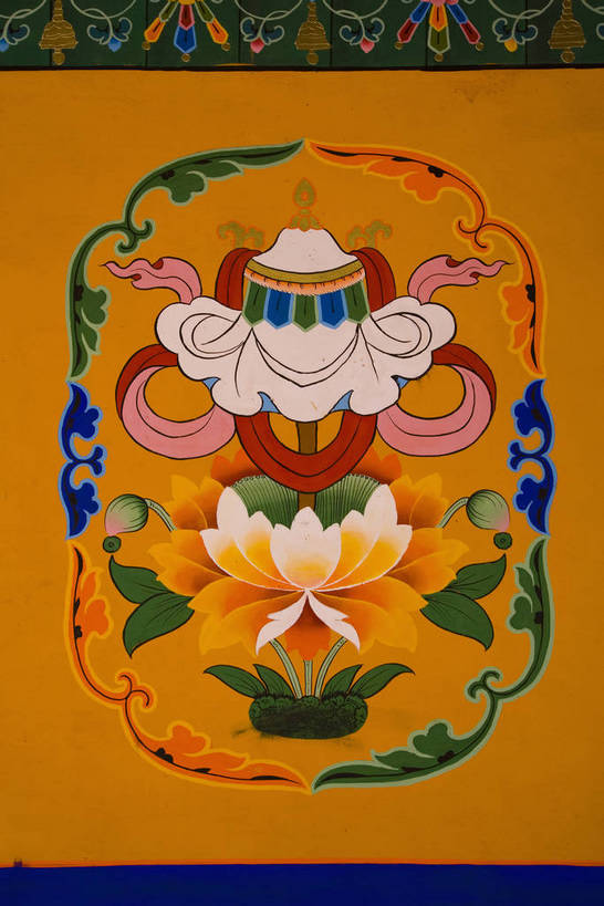 宫殿,竖图,室外,白天,旅游,度假,绘画,神秘,名胜古迹,标志建筑,地标,建筑,中国,亚洲,朝拜,遗迹,艺术,装饰,房屋,墙,古迹,历史,文化,文物,娱乐,建设,传统,古建筑,拉萨,西藏,少数民族,民族,壁画,墙壁,墙面,古代,祈祷,享受,休闲,旅游胜地,放松,摄影,宗教,佛教,华丽,修饰,点缀,宫廷,经书,藏,古文明,东亚,油彩,佛陀,西藏自治区,藏传佛教,唐卡,八角街,首府,中华人民共和国,大昭寺,西南地区,衬托,美观,雅致,雅观,拉萨市,王宫,古远,八廓街,画画,彩图,皇宫,庙,唐嘎,唐喀,中国少数民族,唐卡壁画,bj174