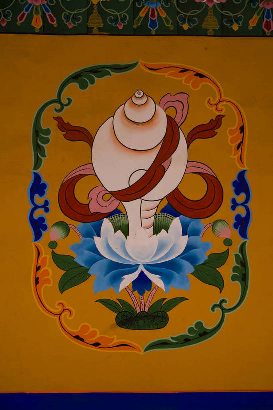 宫殿,竖图,室外,白天,旅游,度假,绘画,神秘,名胜古迹,标志建筑,地标,建筑,中国,亚洲,朝拜,遗迹,艺术,装饰,房屋,墙,古迹,历史,文化,文物,娱乐,建设,传统,古建筑,拉萨,西藏,少数民族,民族,壁画,墙壁,墙面,古代,祈祷,享受,休闲,旅游胜地,放松,摄影,宗教,佛教,华丽,修饰,点缀,宫廷,经书,藏,古文明,东亚,油彩,佛陀,西藏自治区,藏传佛教,唐卡,八角街,首府,中华人民共和国,大昭寺,西南地区,衬托,美观,雅致,雅观,拉萨市,王宫,古远,八廓街,画画,彩图,皇宫,庙,唐嘎,唐喀,中国少数民族,唐卡壁画,bj174