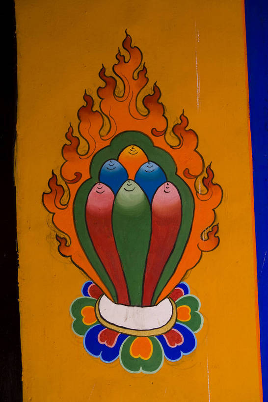 宫殿,竖图,室外,白天,旅游,度假,绘画,神秘,名胜古迹,标志建筑,地标,建筑,中国,亚洲,朝拜,遗迹,艺术,装饰,房屋,墙,古迹,历史,文化,文物,娱乐,建设,传统,古建筑,拉萨,西藏,少数民族,民族,壁画,墙壁,墙面,古代,祈祷,享受,休闲,旅游胜地,放松,摄影,宗教,佛教,华丽,修饰,点缀,宫廷,经书,藏,古文明,东亚,油彩,佛陀,西藏自治区,藏传佛教,唐卡,八角街,首府,中华人民共和国,大昭寺,西南地区,衬托,美观,雅致,雅观,拉萨市,王宫,古远,八廓街,画画,彩图,皇宫,庙,唐嘎,唐喀,中国少数民族,唐卡壁画,bj174