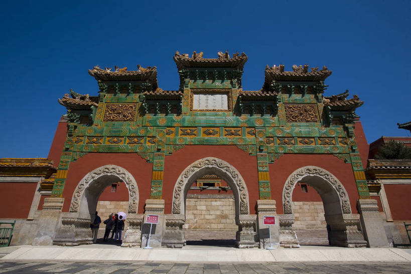 横图,室外,白天,建筑,中国,亚洲,地砖,房屋,牌坊,牌楼,历史,文化,古代,旅游胜地,摄影,宗教,佛教,纪念,祭祀,表彰,荣誉,东亚,佛陀,中华人民共和国,荣耀,河北省,承德,古远,彩图,庙,普陀宗乘之庙,外八庙,传统文化,小布达拉宫,bj174