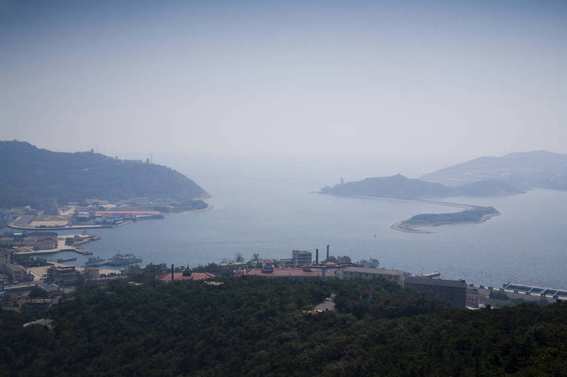 横图,俯视,室外,白天,沙滩,城市风光,城市,建筑,大连,中国,亚洲,房屋,海边,树,旅游胜地,摄影,东亚,辽宁,海之韵广场,中华人民共和国,砂石,海,彩图,bj174