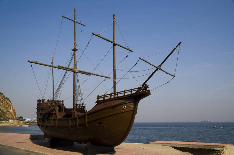 高楼大厦,横图,室外,白天,旅游,度假,城市风光,城市,建筑,路,摩天大楼,雕塑,大连,中国,亚洲,海边,娱乐,享受,休闲,旅游胜地,摩天大厦,放松,摄影,东亚,辽宁,中华人民共和国,海,彩图,星海公园,海滨城市,bj174