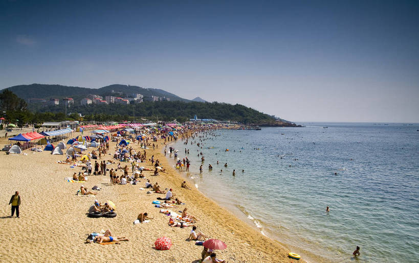 游泳,人群,横图,室外,白天,旅游,度假,沙滩,城市风光,城市,建筑,路,摩天大楼,大连,中国,亚洲,游客,帐篷,遮阳伞,海边,娱乐,现代化,享受,休闲,旅游胜地,摩天大厦,放松,游泳衣,摄影,东亚,辽宁,中华人民共和国,海滨浴场,海,旅游者,彩图,海滨城市,bj174