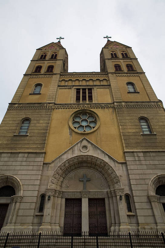 教堂,竖图,室外,白天,城市风光,建筑,摩天大楼,青岛,中国,亚洲,雕像,十字架,现代,哥特建筑,山东,旅游胜地,摩天大厦,摄影,东亚,中华人民共和国,发达,彩图,bj174