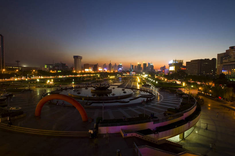 高楼大厦,广场,横图,俯视,室外,夜晚,旅游,度假,城市风光,城市,建筑,霓虹灯,莲花,照明,中国,亚洲,城镇,历史,娱乐,场地,山东,古代,现代化,享受,休闲,旅游胜地,放松,摄影,城市建筑,场所,东亚,济南,中华人民共和国,古远,彩图,泉城广场,bj174