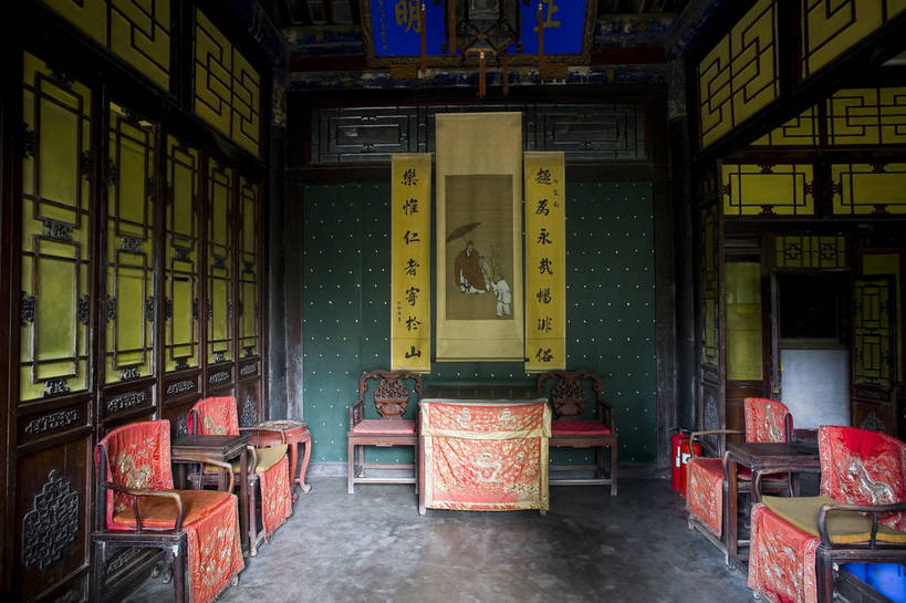 横图,彩色,室外,白天,旅游,度假,名胜古迹,标志建筑,地标,建筑,中国,遗迹,图片,庭院,文化遗产,院子,古迹,文物,娱乐,建设,古建筑,山东,石雕,树木,享受,休闲,旅游胜地,放松,摄影,古代建筑,四合院,中国文化,古文明,东亚,曲阜,孔府,旅行,传统文化,bj174