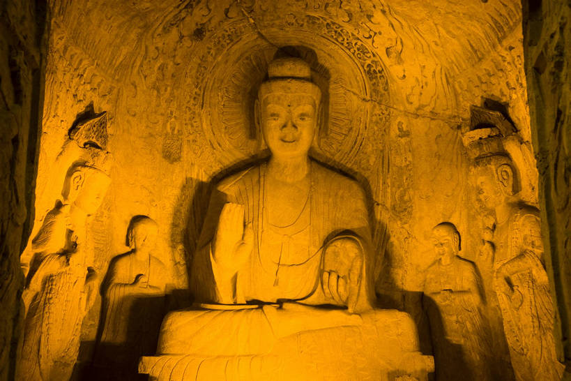 横图,彩色,室外,旅游,度假,名胜古迹,标志建筑,地标,建筑,夜景,龙门石窟,中国,亚洲,节日,遗迹,雕像,塑像,文化遗产,灯光,古迹,历史,文化,文物,娱乐,建设,佛,古建筑,建筑物,古代,祈祷,享受,休闲,健康,旅游胜地,放松,许愿,摄影,宗教,洞穴,佛教,信仰,纪念,祈求,文明,中国文化,石窟,古文明,东亚,龙门,中华人民共和国,河南省,洛阳,释教,古远,平安,彩图,旅行,传统文化,bj174