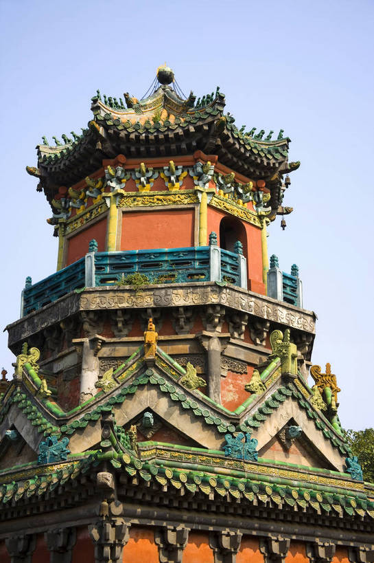 竖图,彩色,室外,白天,旅游,度假,建材,名胜古迹,标志建筑,地标,建筑,中国,亚洲,遗迹,龙,浮雕,瓦片,墙,亭子,屋顶,屋檐,瓦,古迹,历史,文物,娱乐,建设,古建筑,建筑物,墙壁,墙面,古代,红色,享受,休闲,旅游胜地,放松,竖,摄影,建造,开封,建筑材料,古文明,东亚,屋瓦,中华人民共和国,河南省,古远,历史人物,彩图,旅行,包公祠,建筑结构,屋面瓦,bj174