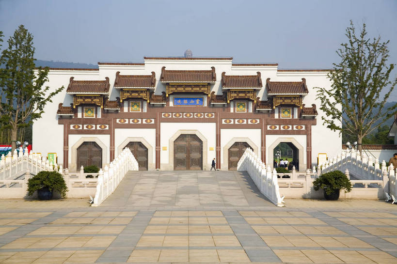 横图,彩色,室外,白天,旅游,度假,喷泉,雕塑,中国,亚洲,风俗,清澈,雕像,佛像,塑像,图片,文化遗产,云,历史,娱乐,干净,传统,佛,灵山大佛,无锡,白云,蓝天,享受,休闲,放松,精神,摄影,宗教,佛教,古代建筑,蓝,文明,中国文化,东亚,江苏省,中华人民共和国,制度,彩图,旅行,bj174