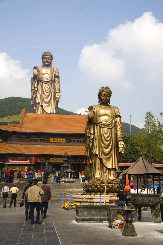 竖图,彩色,室外,白天,旅游,度假,喷泉,雕塑,中国,亚洲,风俗,清澈,雕像,佛像,塑像,图片,文化遗产,云,历史,娱乐,干净,传统,佛,灵山大佛,无锡,白云,蓝天,享受,休闲,放松,精神,竖,摄影,宗教,佛教,古代建筑,蓝,文明,中国文化,东亚,江苏省,中华人民共和国,制度,彩图,旅行,bj174