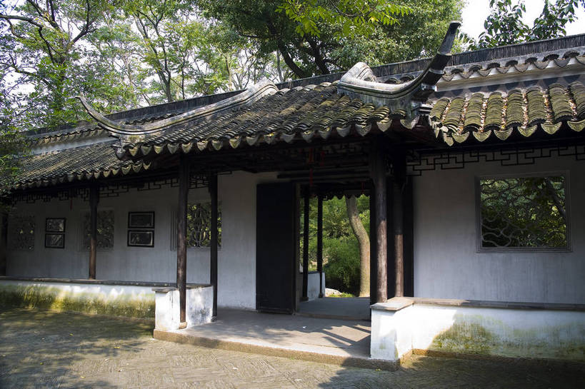 横图,彩色,室外,白天,旅游,度假,名胜古迹,标志建筑,地标,建筑,中国,遗迹,图片,庭院,建筑群,院子,走廊,盆景,古典,古迹,文物,娱乐,建设,古建筑,江苏,苏州,石雕,树木,享受,休闲,旅游胜地,放松,摄影,回廊,园林,中国文化,古文明,东亚,拙政园,苏州园林,旅行,传统文化,bj174